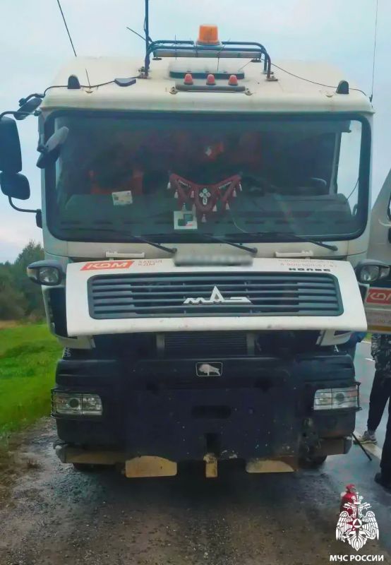 Сработал на опережение. Вчера на автодороге Р-120 в районе деревни Гринево Смоленского округа загорелся грузовой автомобиль