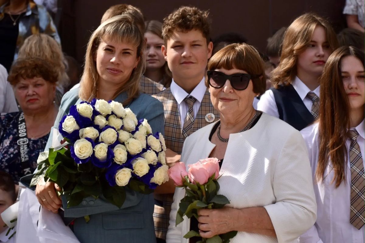Александр Новиков: Дорогие учителя, педагоги, ветераны педагогического труда! От всей души поздравляю вас с профессиональным праздником! Александр Новиков: Дорогие учителя, педагоги, ветераны педагогического труда! От всей души поздравляю вас с профессиональным праздником!
