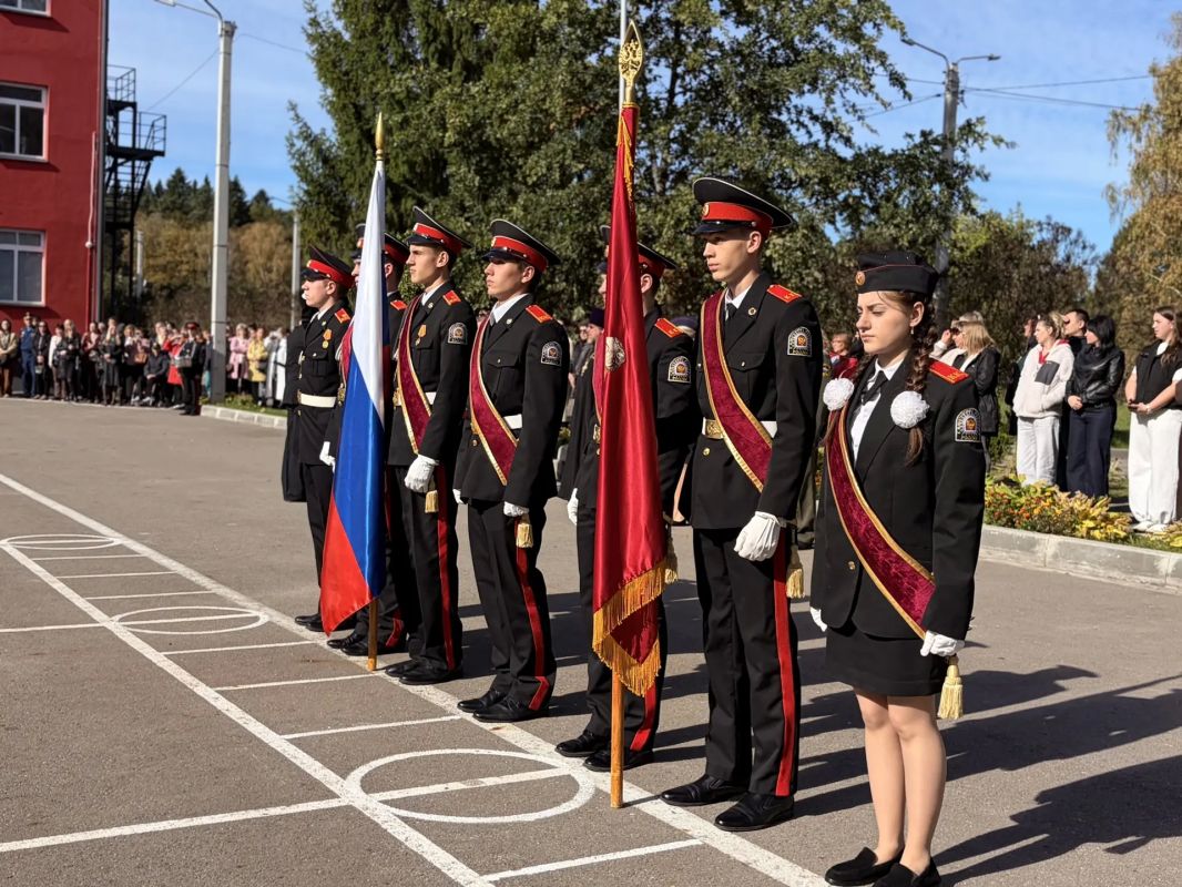 В Смоленском кадетском корпусе учащиеся кадетского класса СК России приняли торжественную клятву на верность кадетскому братству В Смоленском кадетском корпусе учащиеся кадетского класса СК России приняли торжественную клятву на верность кадетскому братству