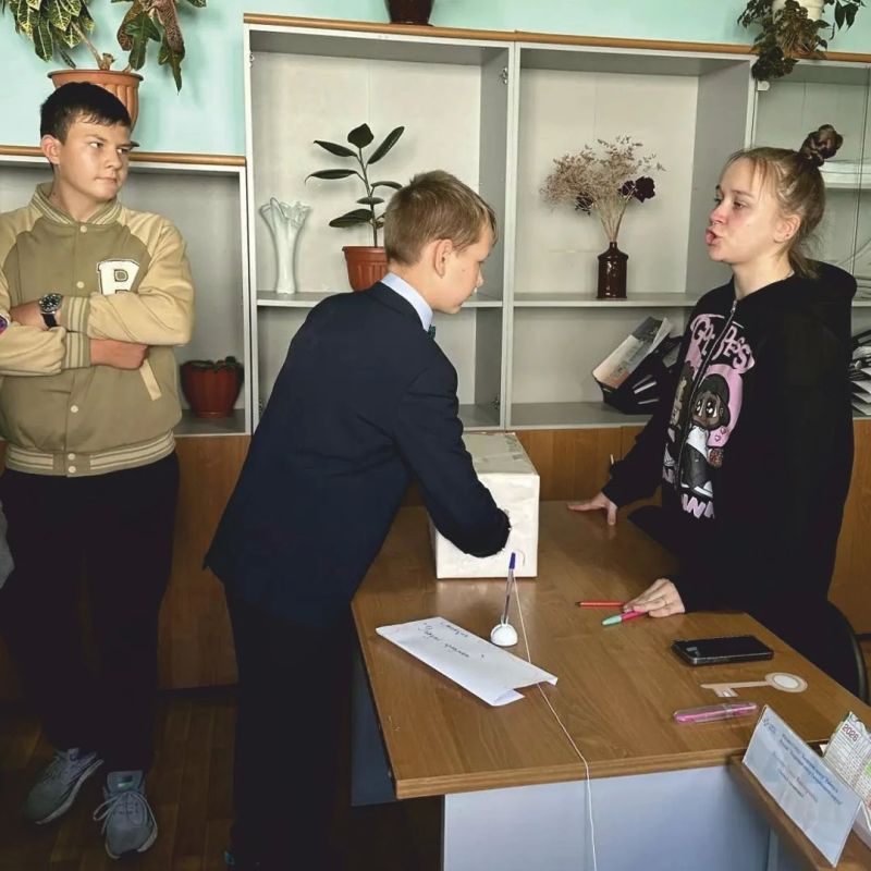 На базе Кадрового центра «Работа России» Гагаринского округа прошла квест-игра «Затерянные знания», посвящённая Дню учителя На базе Кадрового центра «Работа России» Гагаринского округа прошла квест-игра «Затерянные знания», посвящённая Дню учителя