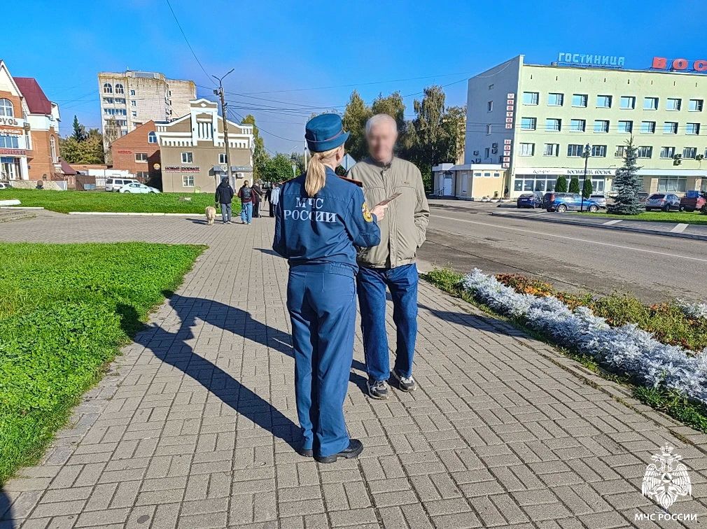 Ваш дом — ваша крепость. Сотрудники Главного управления МЧС России по Смоленской области ежедневно проводят профилактические рейды среди населения, чтобы напомнить людям о правилах пожарной безопасности и уберечь их от беды Ваш дом — ваша крепость. Сотрудники Главного управления МЧС России по Смоленской области ежедневно проводят профилактические рейды среди населения, чтобы напомнить людям о правилах пожарной безопасности и уберечь их от беды