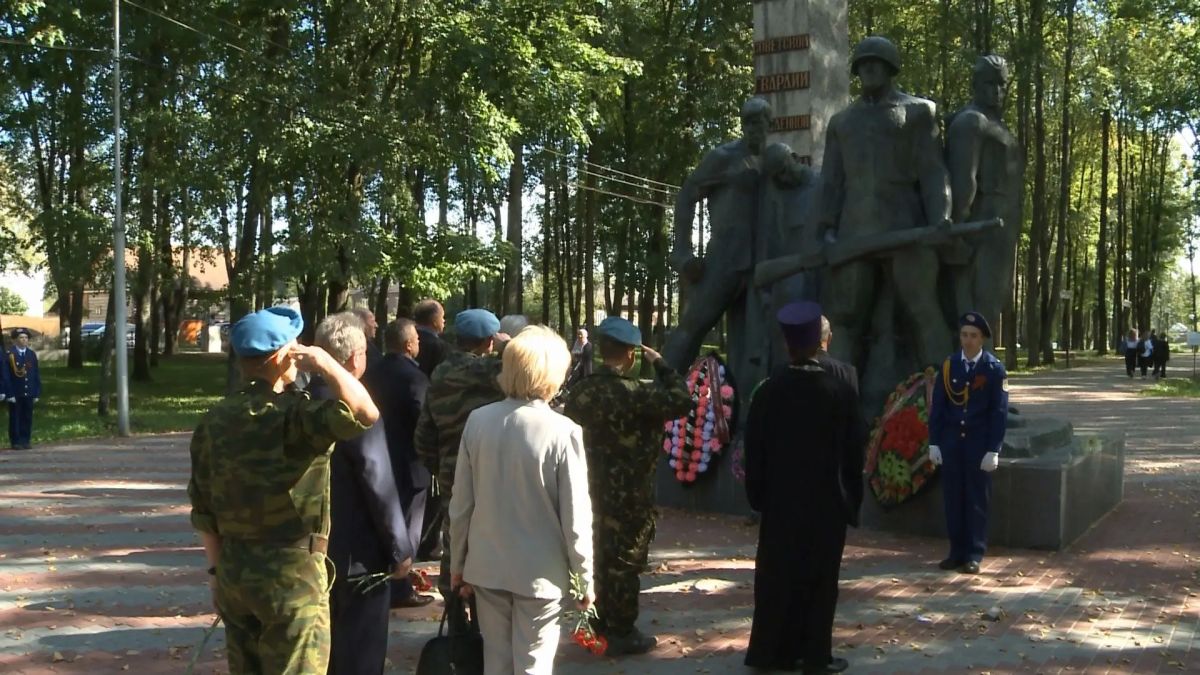 Смоленская Ельня отмечает годовщину присвоения звания «Город воинской славы» Смоленская Ельня отмечает годовщину присвоения звания «Город воинской славы»