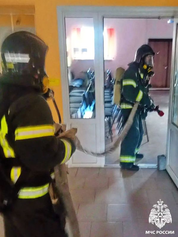 Тренировка пожарных в сельском доме культуры Тренировка пожарных в сельском доме культуры
