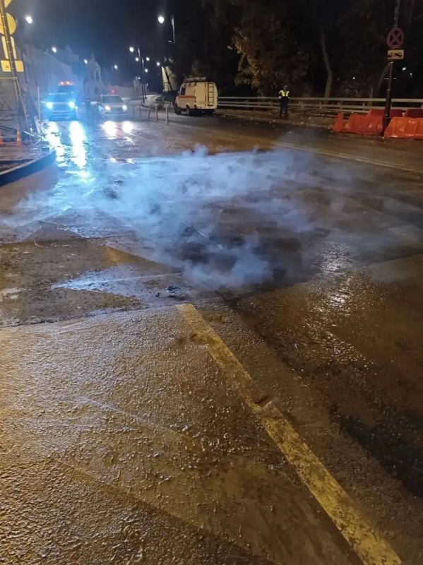 В Смоленске устранили аварию на Большой Советской В Смоленске устранили аварию на Большой Советской