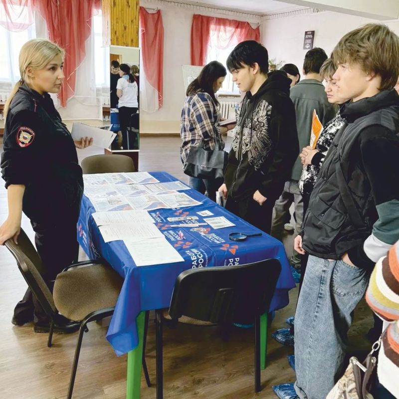 Консультанты Кадрового центра Ярцевского округа участвовали в профориентационном мероприятии для школьников организованном СОГАУ ДПО ЦОПП Консультанты Кадрового центра Ярцевского округа участвовали в профориентационном мероприятии для школьников организованном СОГАУ ДПО ЦОПП