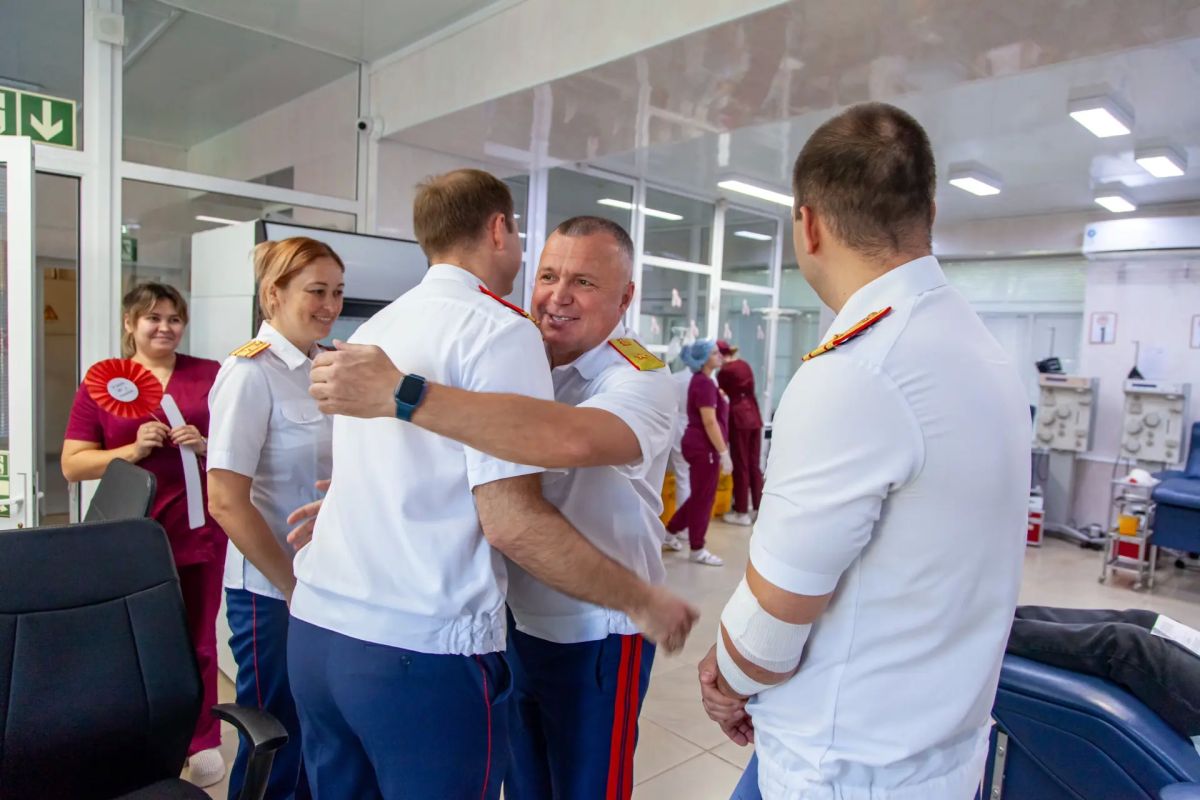 Руководитель СУ СК России по Смоленской области стал донором крови и ее компонентов в 40-й раз Руководитель СУ СК России по Смоленской области стал донором крови и ее компонентов в 40-й раз