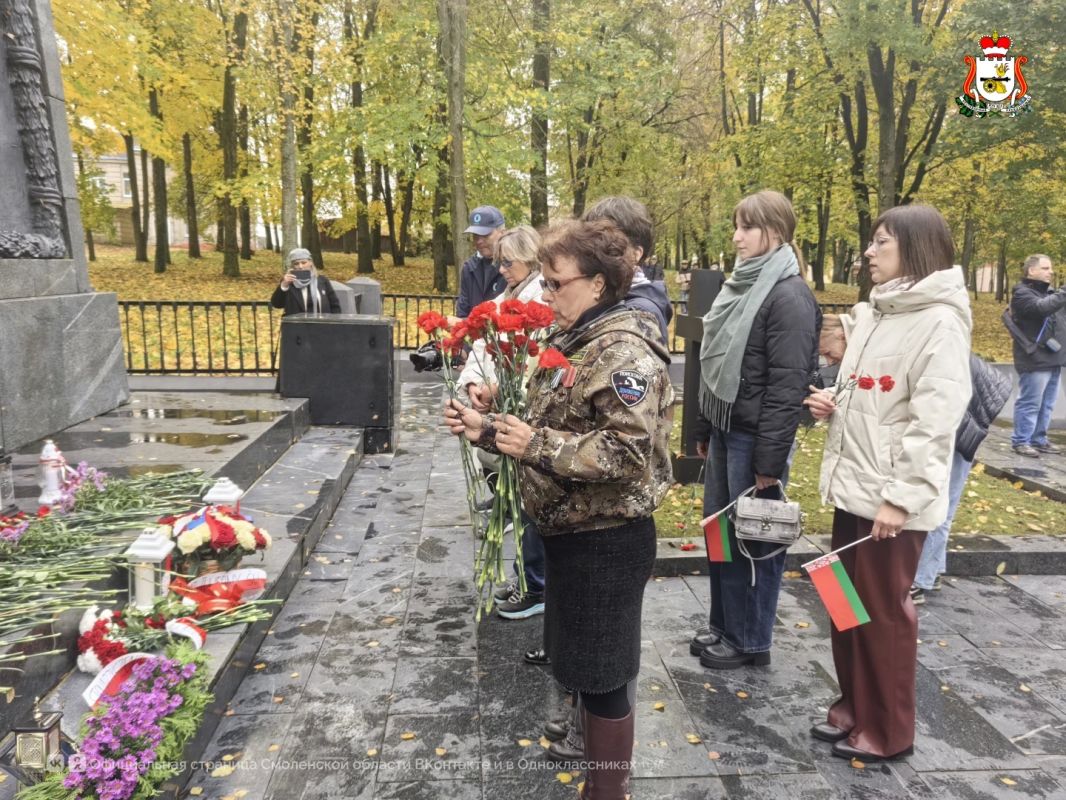 Смоляне приняли участие в памятных мероприятиях в Ленино Смоляне приняли участие в памятных мероприятиях в Ленино