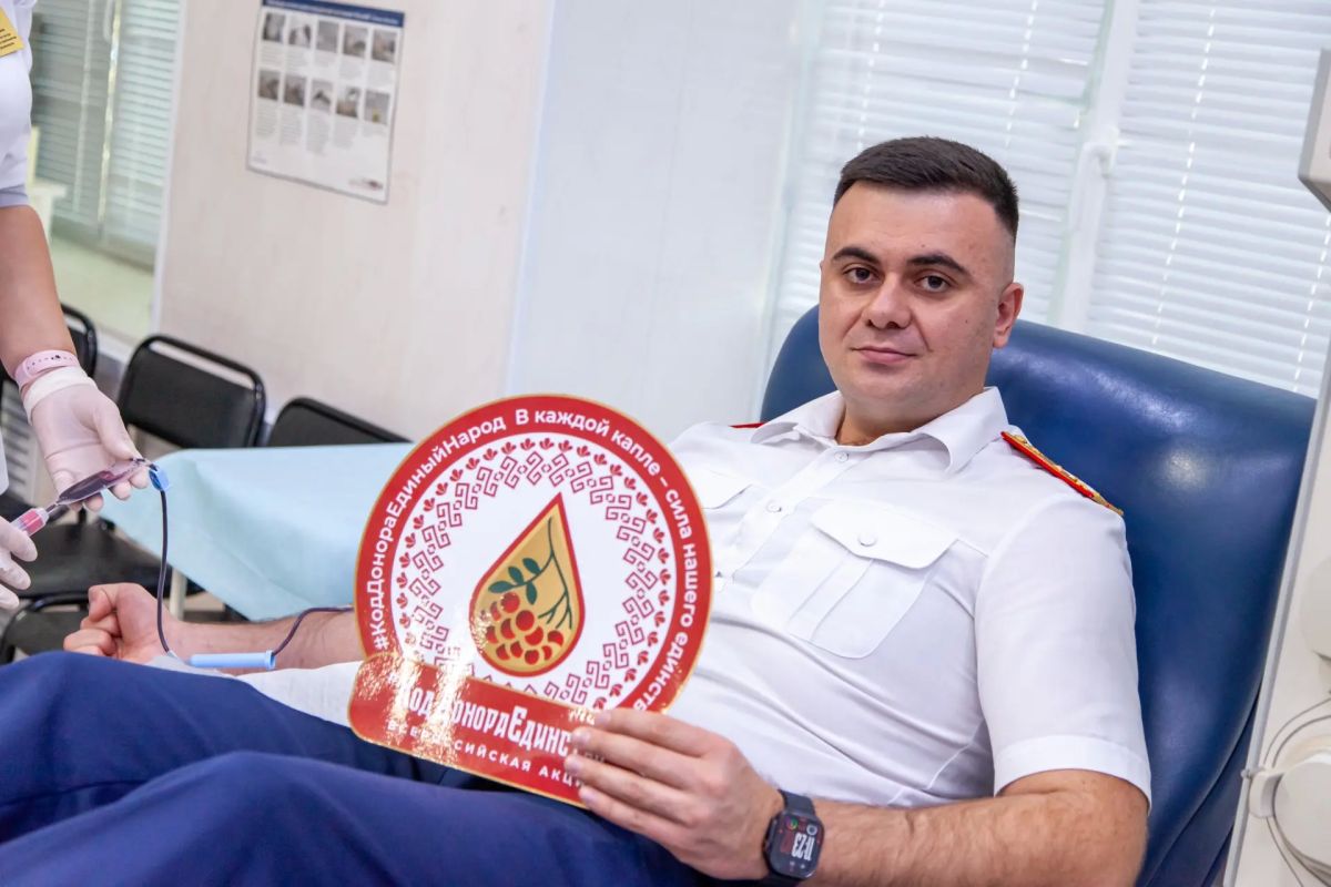 Руководитель СУ СК России по Смоленской области стал донором крови и ее компонентов в 40-й раз Руководитель СУ СК России по Смоленской области стал донором крови и ее компонентов в 40-й раз