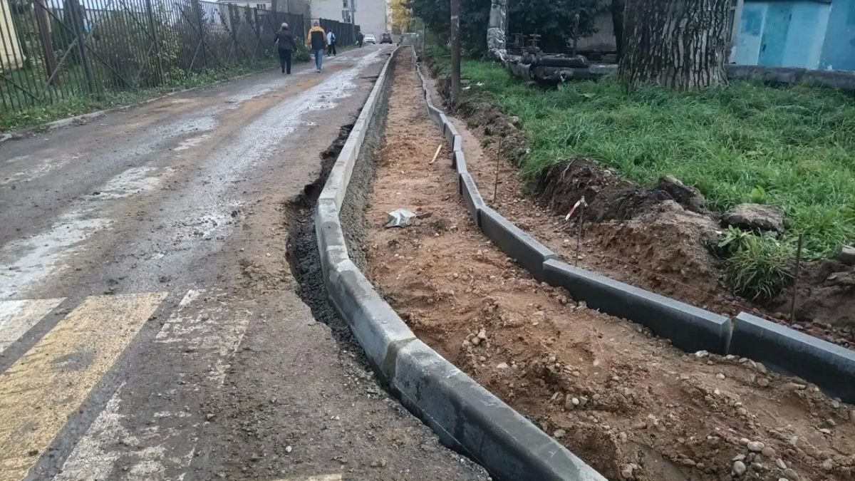 В Смоленске в микрорайоне Южном приступили к устройству тротуаров