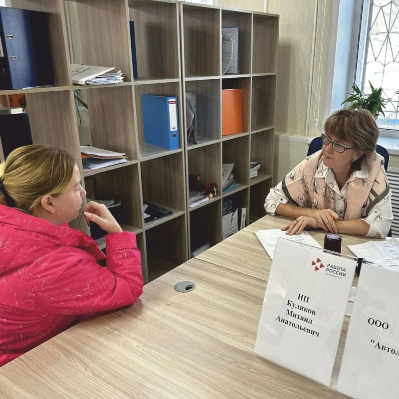 14 октября в Кадровом центре Ярцевского округа было по-настоящему оживлённо! Здесь прошёл «Осенний листопад вакансий» - и десятки жителей округа сделали важный шаг к новой работе 14 октября в Кадровом центре Ярцевского округа было по-настоящему оживлённо! Здесь прошёл «Осенний листопад вакансий» - и десятки жителей округа сделали важный шаг к новой работе