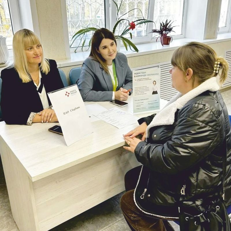 14 октября в Кадровом центре Ярцевского округа было по-настоящему оживлённо! Здесь прошёл «Осенний листопад вакансий» - и десятки жителей округа сделали важный шаг к новой работе 14 октября в Кадровом центре Ярцевского округа было по-настоящему оживлённо! Здесь прошёл «Осенний листопад вакансий» - и десятки жителей округа сделали важный шаг к новой работе