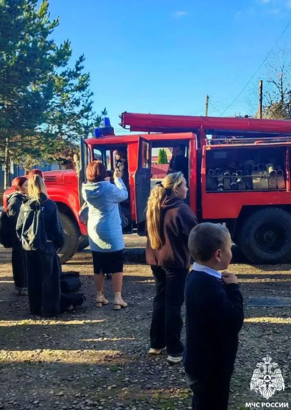 В Стодолище школьники познакомились с профессией пожарного В Стодолище школьники познакомились с профессией пожарного
