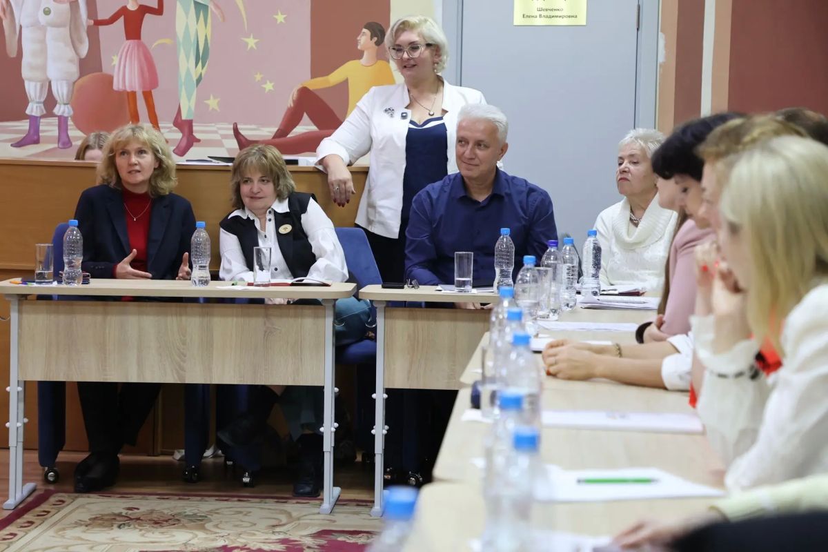 Александр Новиков: В начале октября в Центральном федеральном округе прошли конкурсные испытания окружного этапа Общероссийского конкурса Министерства культуры РФ «Лучший преподаватель ДШИ» Александр Новиков: В начале октября в Центральном федеральном округе прошли конкурсные испытания окружного этапа Общероссийского конкурса Министерства культуры РФ «Лучший преподаватель ДШИ»