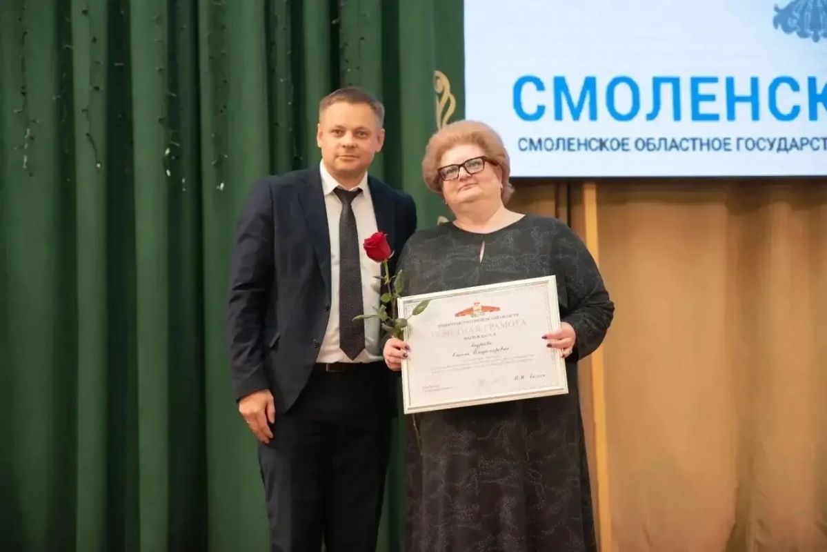 В Смоленске наградили специалистов дорожной отрасли В Смоленске наградили специалистов дорожной отрасли