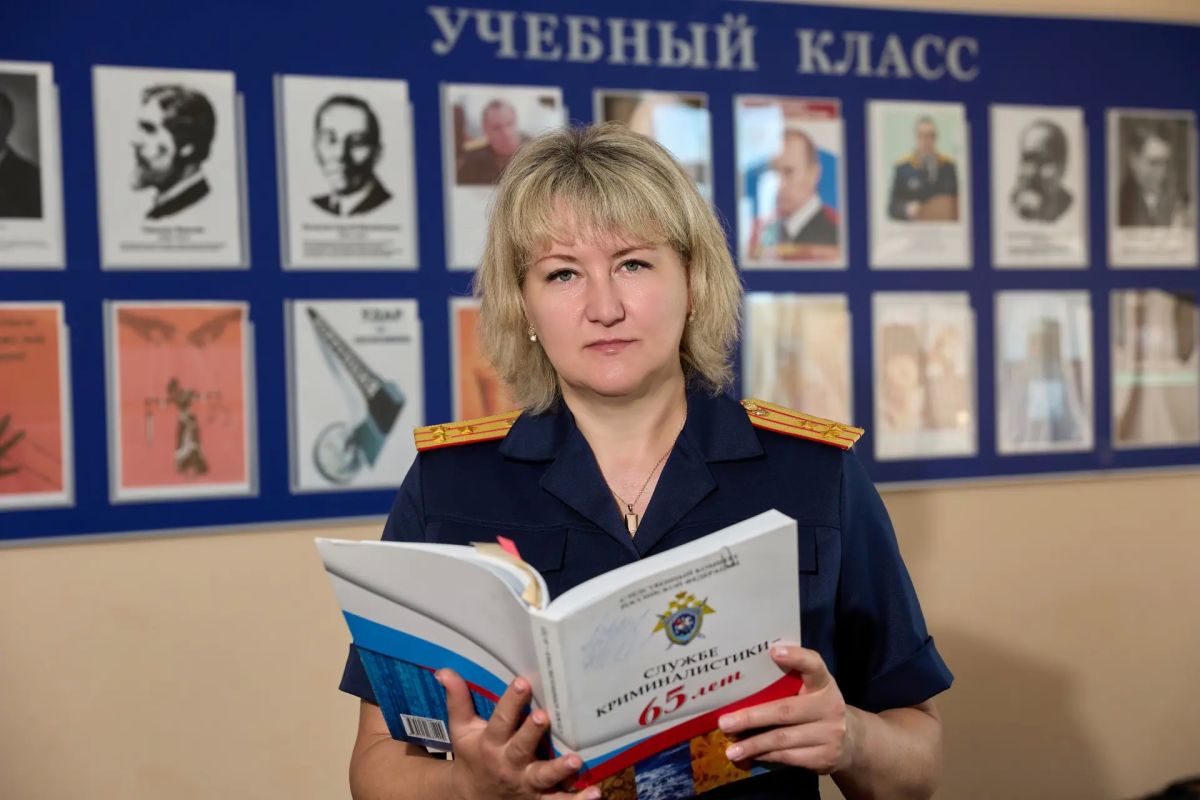 В преддверии Дня образования криминалистической службы старший следователь-криминалист отдела криминалистики СУ СК России по Смоленской области полковник юстиции Светлана Викторовна Абрамова рассказала изданию «Рабочий путь»... В преддверии Дня образования криминалистической службы старший следователь-криминалист отдела криминалистики СУ СК России по Смоленской области полковник юстиции Светлана Викторовна Абрамова рассказала изданию «Рабочий путь»...