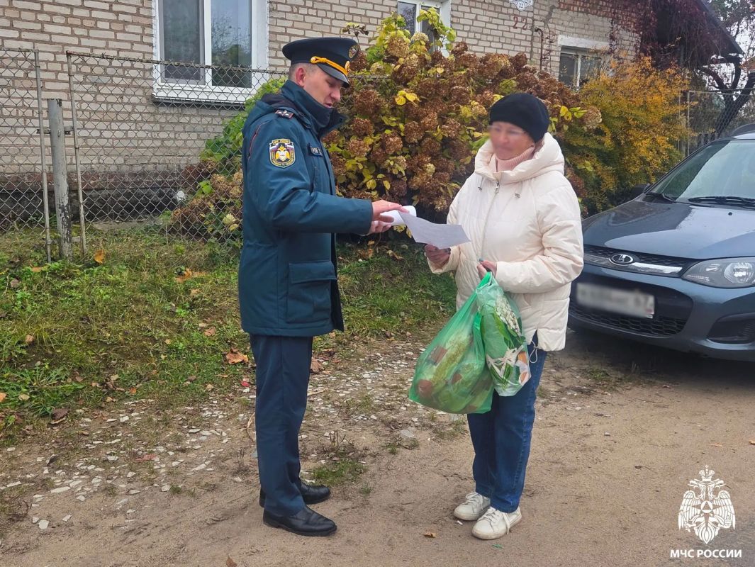 Порядок без огня. Сотрудники отдела надзорной деятельности и профилактической работы Ярцевского, Духовщинского и Кардымовского района вышли на улицы Ярцева и в садовые товарищества для проведения профилактической работы с... Порядок без огня. Сотрудники отдела надзорной деятельности и профилактической работы Ярцевского, Духовщинского и Кардымовского района вышли на улицы Ярцева и в садовые товарищества для проведения профилактической работы с...