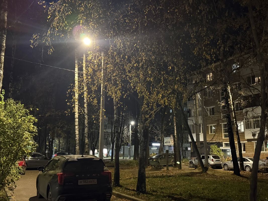 Александр Новиков: Вчера вечером вместе с профильным заместителем и начальником управления ЖКХ проехал по дворам Ленинского района — оценил, как идёт обустройство нового наружного освещения Александр Новиков: Вчера вечером вместе с профильным заместителем и начальником управления ЖКХ проехал по дворам Ленинского района — оценил, как идёт обустройство нового наружного освещения