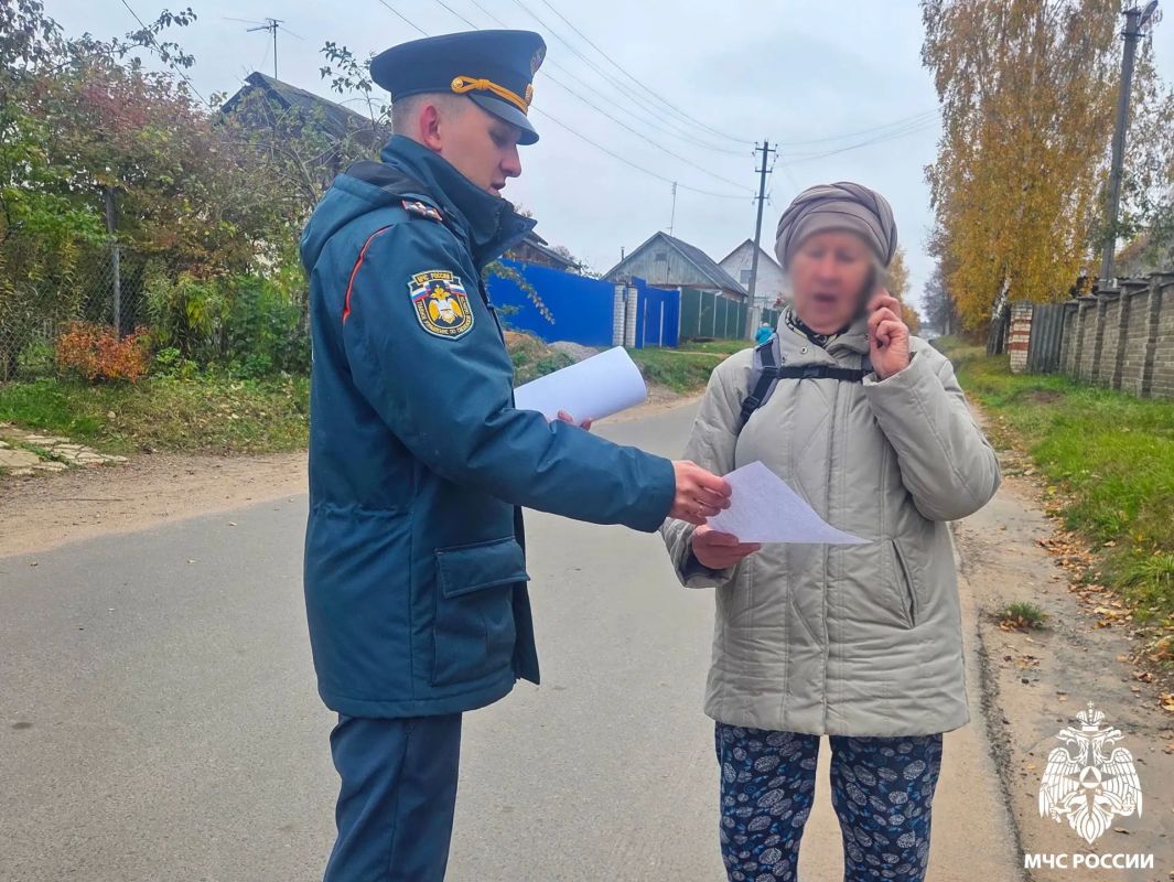 Порядок без огня. Сотрудники отдела надзорной деятельности и профилактической работы Ярцевского, Духовщинского и Кардымовского района вышли на улицы Ярцева и в садовые товарищества для проведения профилактической работы с... Порядок без огня. Сотрудники отдела надзорной деятельности и профилактической работы Ярцевского, Духовщинского и Кардымовского района вышли на улицы Ярцева и в садовые товарищества для проведения профилактической работы с...
