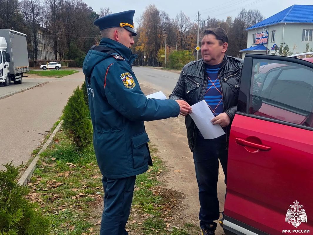 Порядок без огня. Сотрудники отдела надзорной деятельности и профилактической работы Ярцевского, Духовщинского и Кардымовского района вышли на улицы Ярцева и в садовые товарищества для проведения профилактической работы с... Порядок без огня. Сотрудники отдела надзорной деятельности и профилактической работы Ярцевского, Духовщинского и Кардымовского района вышли на улицы Ярцева и в садовые товарищества для проведения профилактической работы с...