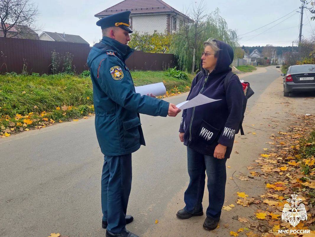 Порядок без огня. Сотрудники отдела надзорной деятельности и профилактической работы Ярцевского, Духовщинского и Кардымовского района вышли на улицы Ярцева и в садовые товарищества для проведения профилактической работы с... Порядок без огня. Сотрудники отдела надзорной деятельности и профилактической работы Ярцевского, Духовщинского и Кардымовского района вышли на улицы Ярцева и в садовые товарищества для проведения профилактической работы с...