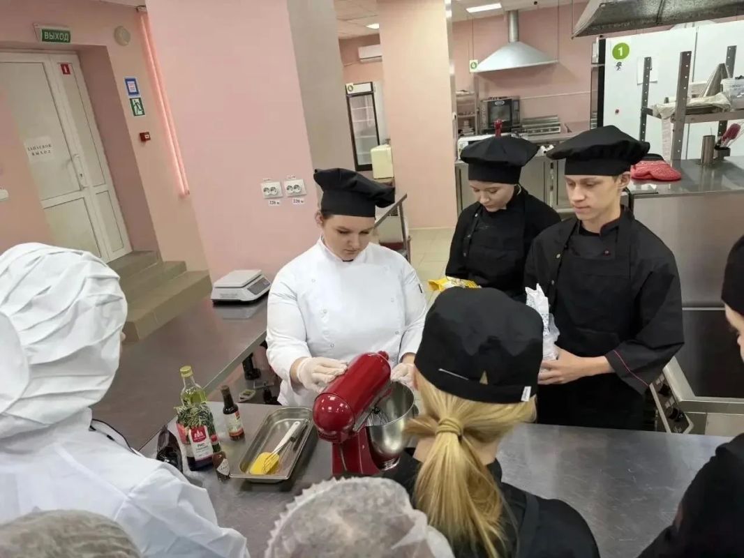 Выпускники вернулись в родной Смоленский техникум железнодорожного транспорта, связи и сервиса Выпускники вернулись в родной Смоленский техникум железнодорожного транспорта, связи и сервиса