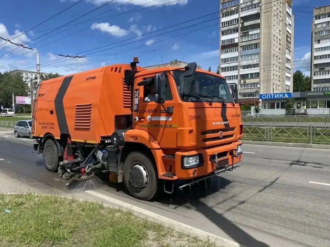 Парк смоленской коммунальной техники обновлен на 23 единицы Парк смоленской коммунальной техники обновлен на 23 единицы