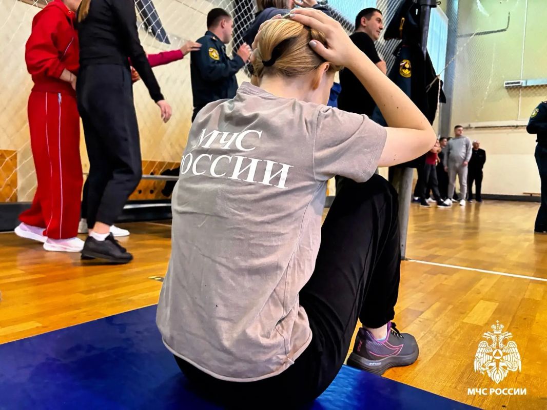 В МЧС проверили физподготовку сотрудников В МЧС проверили физподготовку сотрудников