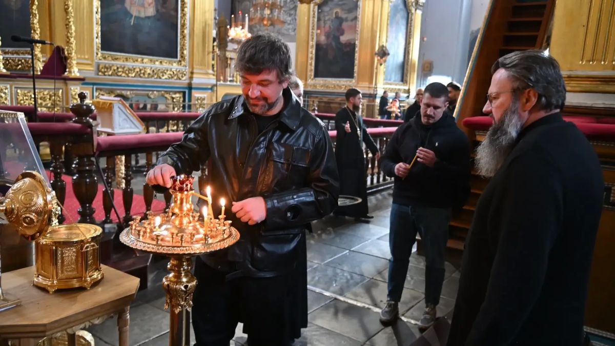 24 октября митрополит Смоленский и Дорогобужский Исидор пообщался с известным российским исполнителем Василием Михайловичем Вакуленко 24 октября митрополит Смоленский и Дорогобужский Исидор пообщался с известным российским исполнителем Василием Михайловичем Вакуленко