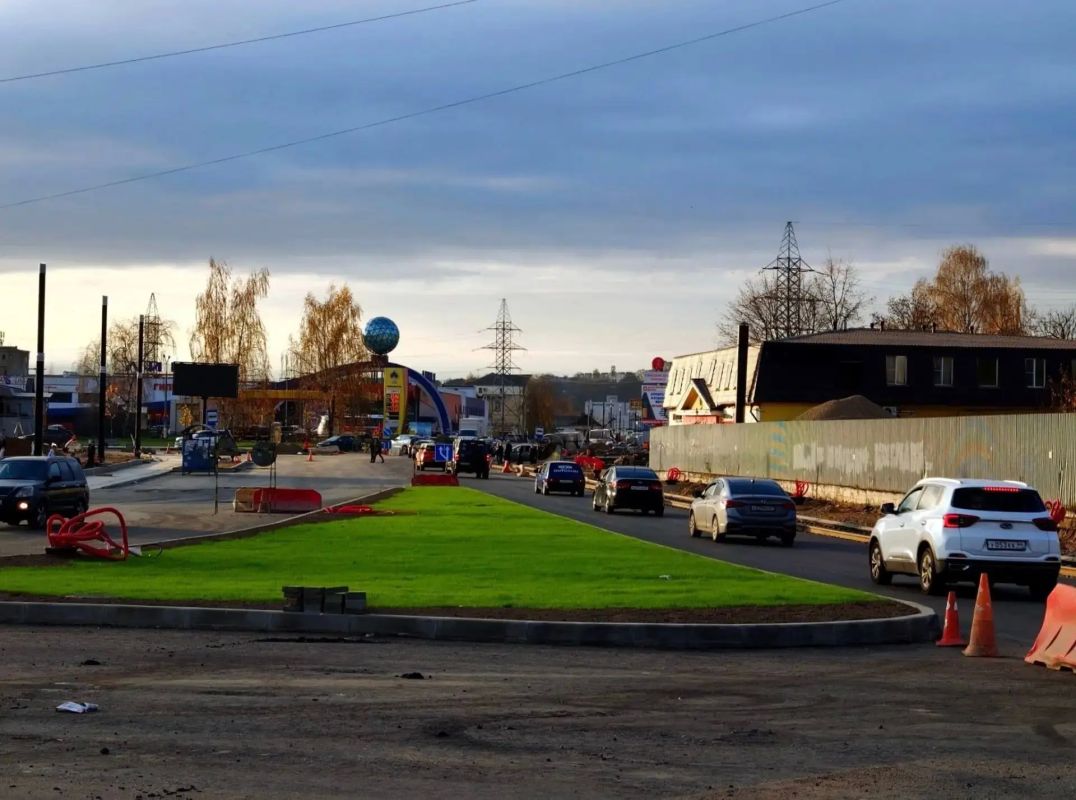 В Смоленске идет укладка рельсов на ремонтируемых улицах Кашена и Желябова В Смоленске идет укладка рельсов на ремонтируемых улицах Кашена и Желябова