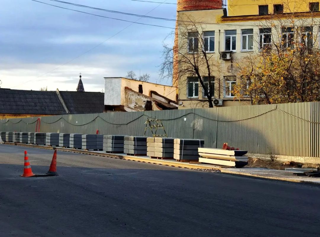 В Смоленске идет укладка рельсов на ремонтируемых улицах Кашена и Желябова