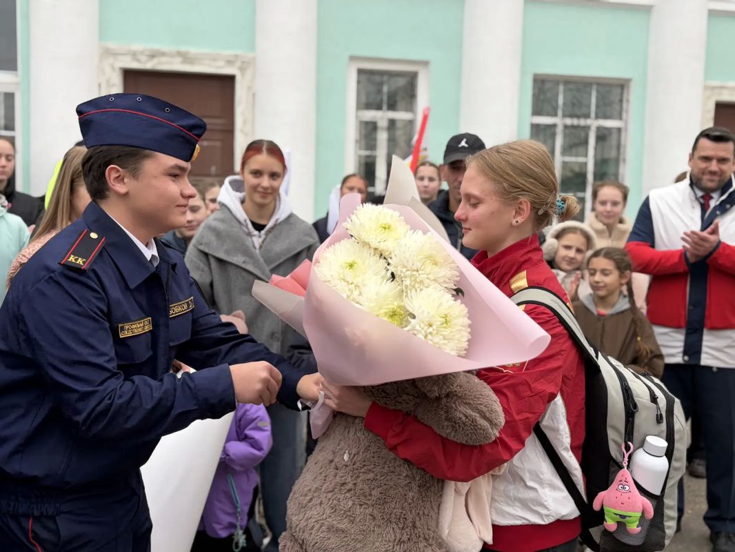 Сотрудники СУ СК России по Смоленской области встретили смоленскую гимнастку Александру Ануфриеву Сотрудники СУ СК России по Смоленской области встретили смоленскую гимнастку Александру Ануфриеву