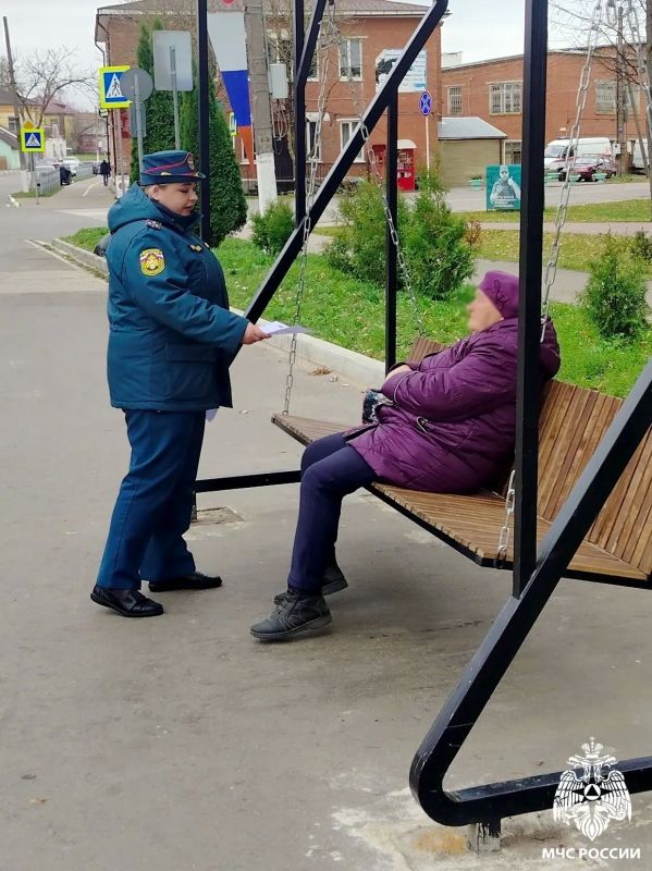 Безопасность в каждый дом. В городе Починок дознаватель отдела надзорной деятельности и профилактической работы Починковского, Монастырщинского и Хиславичского районов Полуэктова Анастасия провела серию профилактических... Безопасность в каждый дом. В городе Починок дознаватель отдела надзорной деятельности и профилактической работы Починковского, Монастырщинского и Хиславичского районов Полуэктова Анастасия провела серию профилактических...