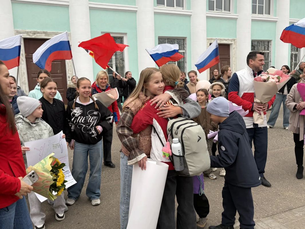 Сотрудники СУ СК России по Смоленской области встретили смоленскую гимнастку Александру Ануфриеву Сотрудники СУ СК России по Смоленской области встретили смоленскую гимнастку Александру Ануфриеву