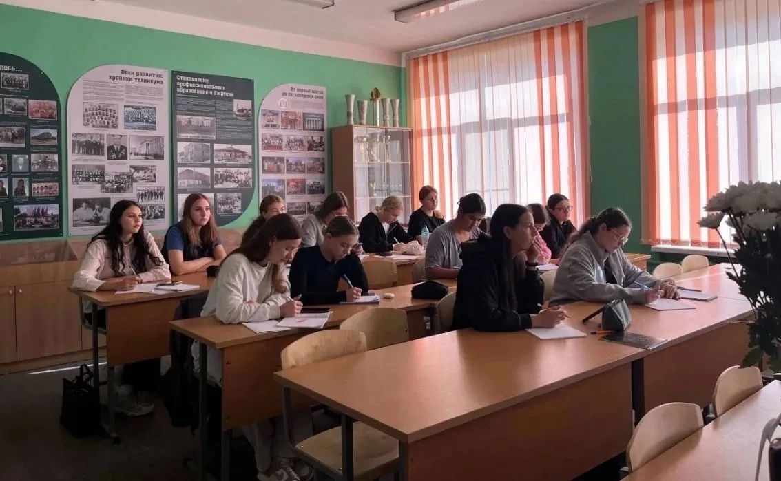 В Смоленской области отметили 95-летие Гагаринского колледжа В Смоленской области отметили 95-летие Гагаринского колледжа