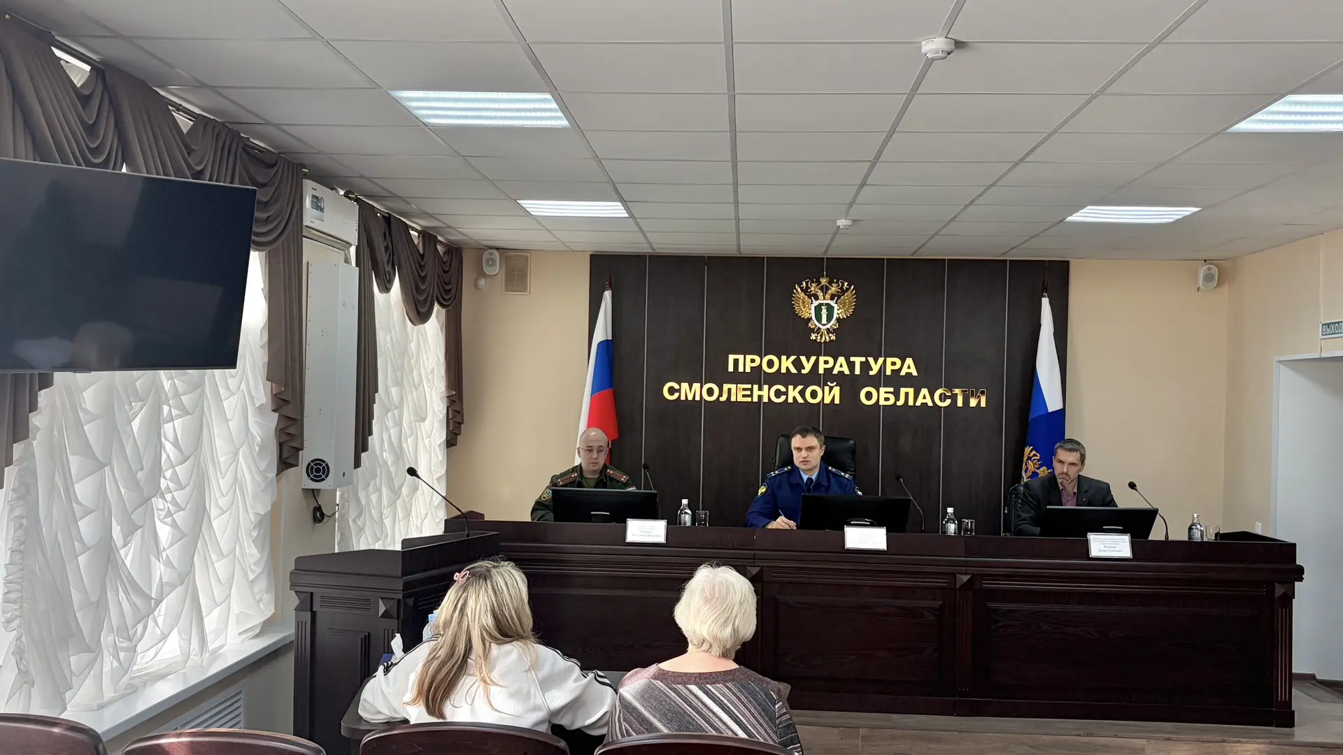 Исполняющий обязанности прокурора Смоленской области Андрей Латышков провел личный прием участников специальной военной операции и членов их семей