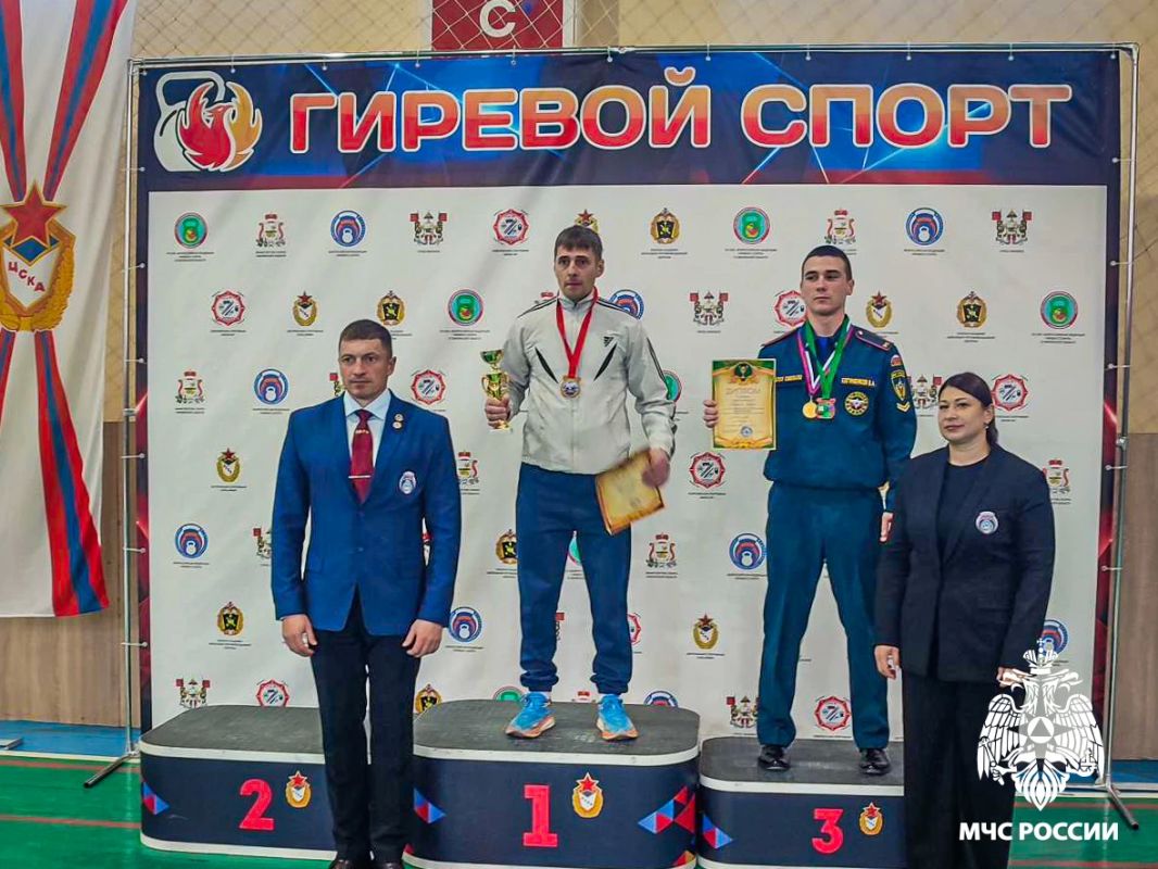 Смоленские огнеборцы покоряют гиревой помост Смоленские огнеборцы покоряют гиревой помост