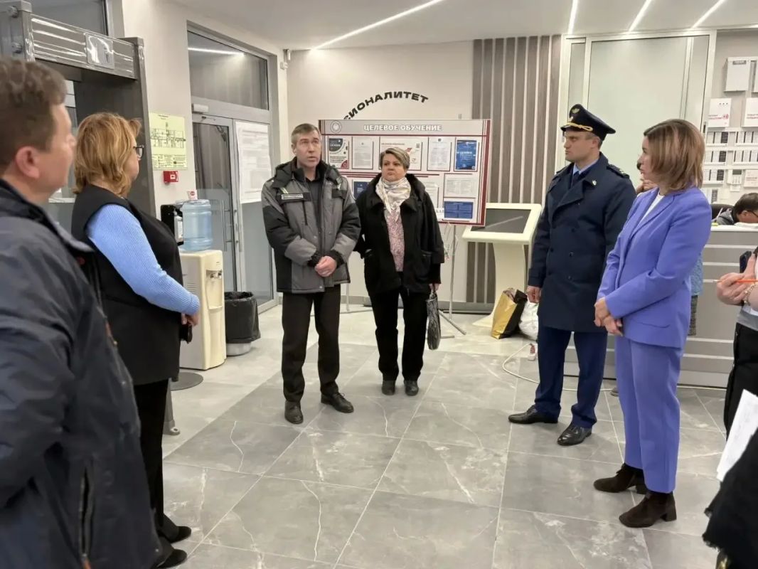 Исполняющий обязанности прокурора Смоленской области Андрей Латышков проверил ход строительных работ на объектах образования в Смоленске Исполняющий обязанности прокурора Смоленской области Андрей Латышков проверил ход строительных работ на объектах образования в Смоленске