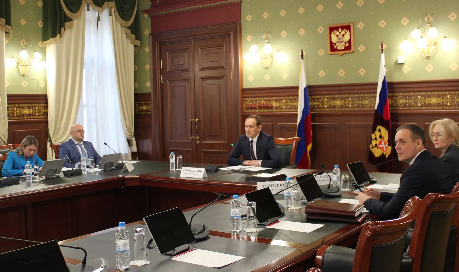 Глава Росреестра Олег Скуфинский в режиме ВКС провел совещание с губернатором Смоленской области Василием Анохиным и коллективом регионального управления ведомства, в ходе которого представил нового руководителя...