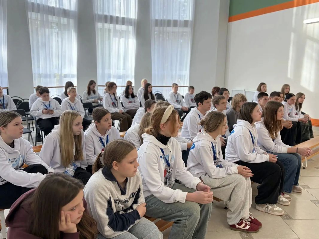 Представители смоленского Следкома встретились с участниками смены «Волонтеры Победы» Представители смоленского Следкома встретились с участниками смены «Волонтеры Победы»