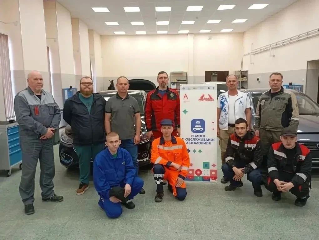Смоленский автотранспортный колледж отметил 80-летие Смоленский автотранспортный колледж отметил 80-летие