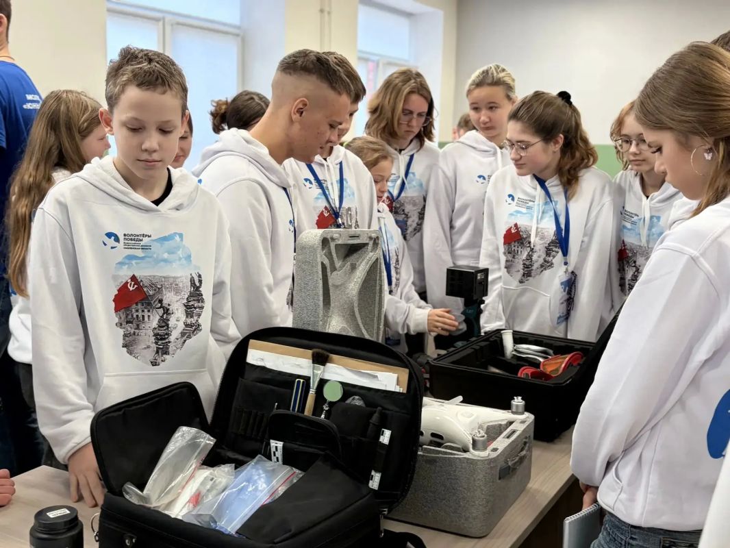 Представители смоленского Следкома встретились с участниками смены «Волонтеры Победы» Представители смоленского Следкома встретились с участниками смены «Волонтеры Победы»