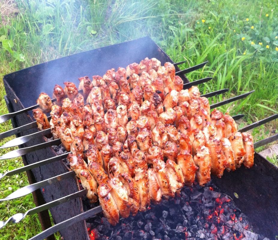 Летние вечерние удовольствия: маринад для куриных крылышек на углях