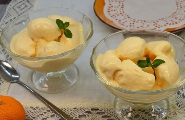 Летний десерт, который покорит вашим вкусом: мороженое из сметаны и мандаринов