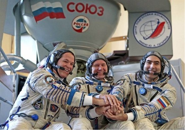 Космонавты могут выйти на пенсию на пять лет раньше: Госдума инициирует обсуждение