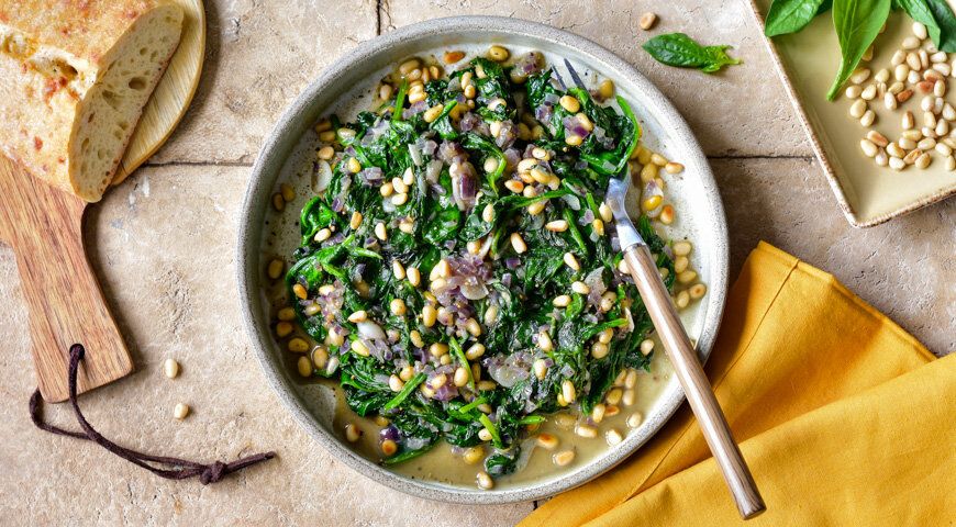 Шпинат с орехами: легкий и питательный гарнир