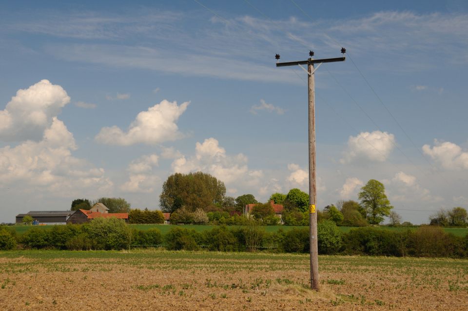 Как решить проблемы с электростолбами на своем участке? Советы и рекомендации