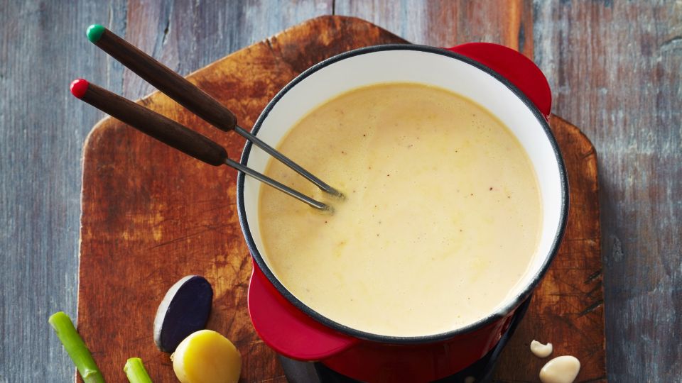 Не стоит тратиться на магазинный сырный соус: легко приготовить дома