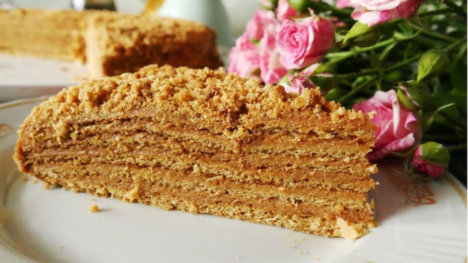 Медовик с вареной сгущенкой: кулинарный шедевр для сладкоежек