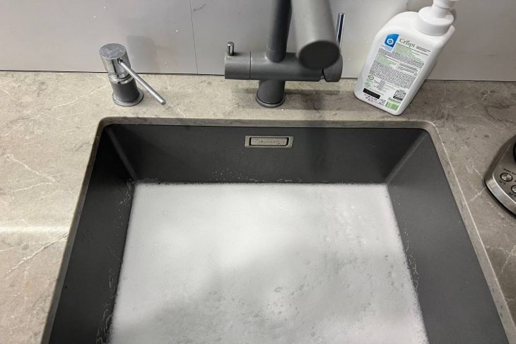 Сантехник вынесет трубам смертельный диагноз: больше не сливайте это в раковину