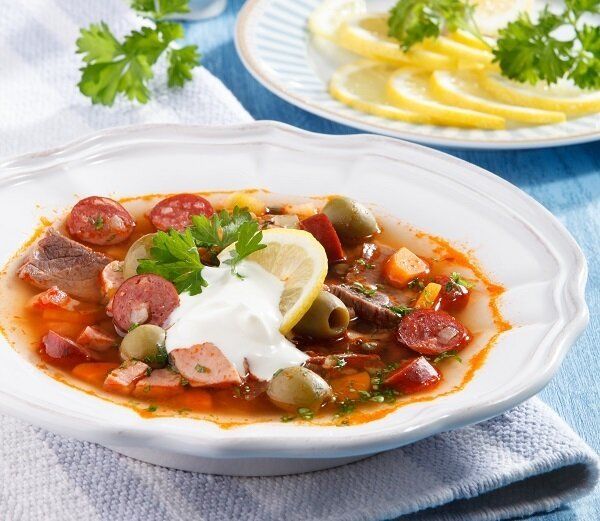 Зимние радости: как приготовить идеальную солянку по-московски